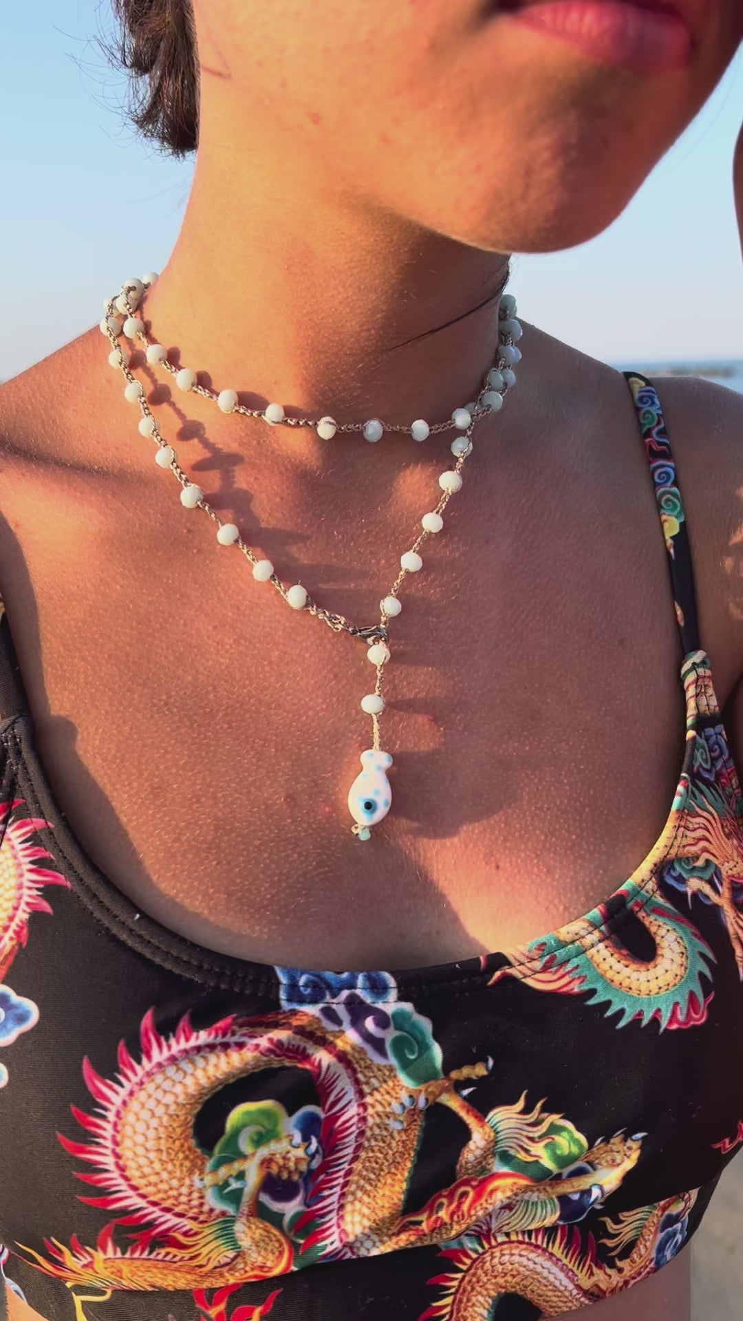 Collana lunga boho chic con pesciolino azzurro, regolabile e trasformabile in girocollo o bracciale multi giro 