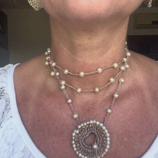 Cerchi una collana elegante da donna? Rose Heart unisce perle e oro rosa per uno stile raffinato e senza tempo.