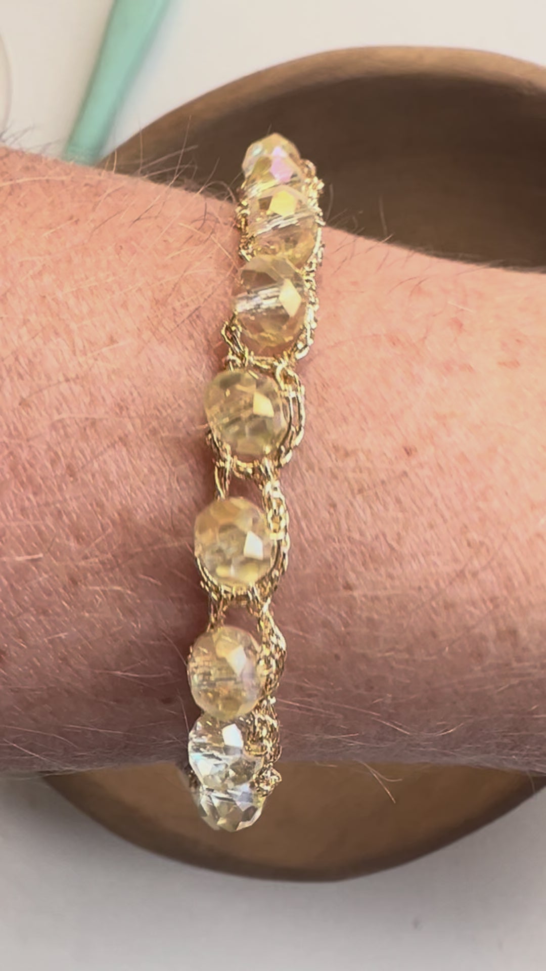 Crochet bracelet with crystals and gold jewelry thread, unique and artisanal, fits wrists 17–20 cm.