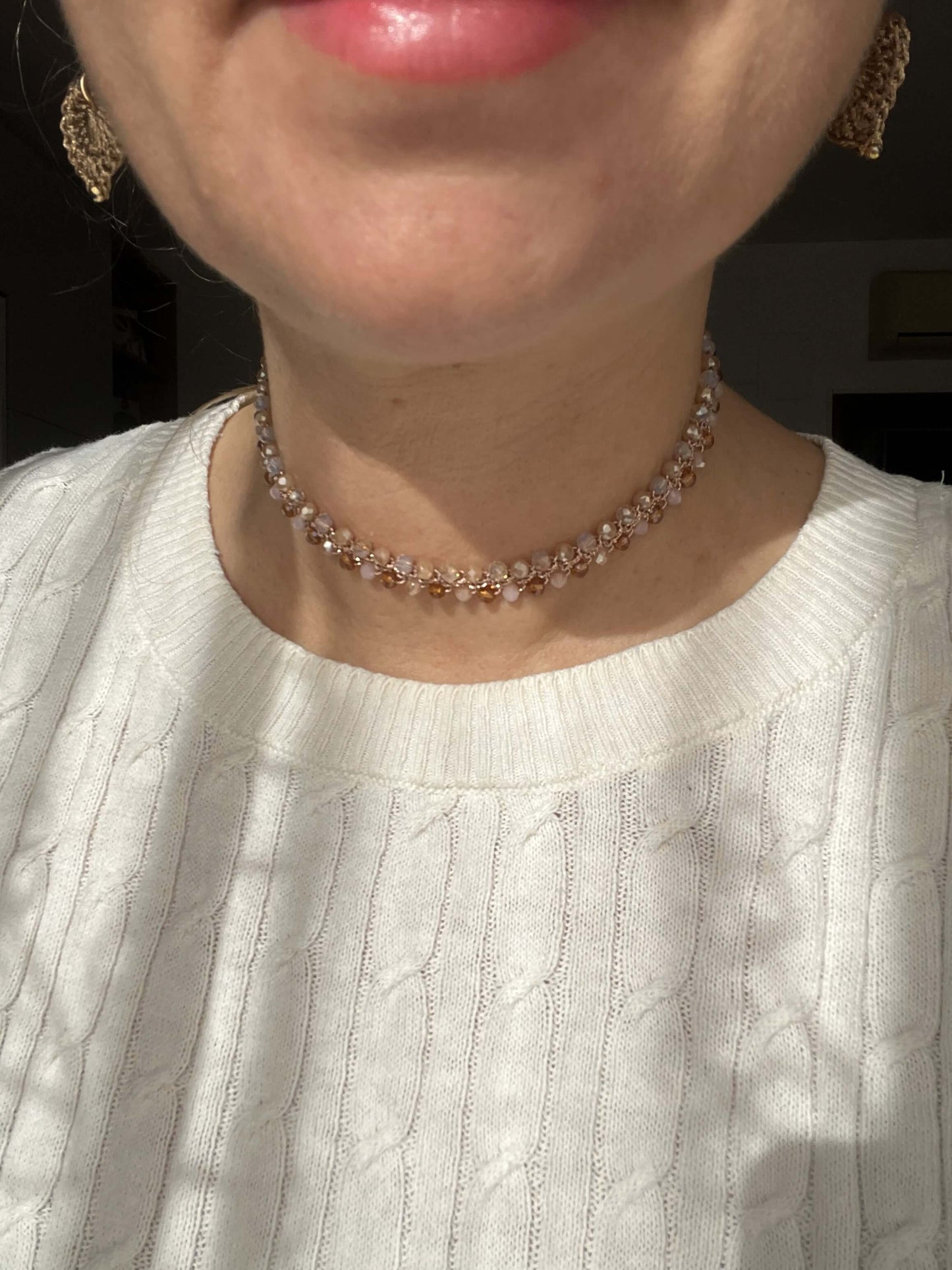 Choker boho trasformabile, fatto a mano in Italia. Morbido, flessibile e senza metallo: per chi ama sentirsi libera e curata insieme.