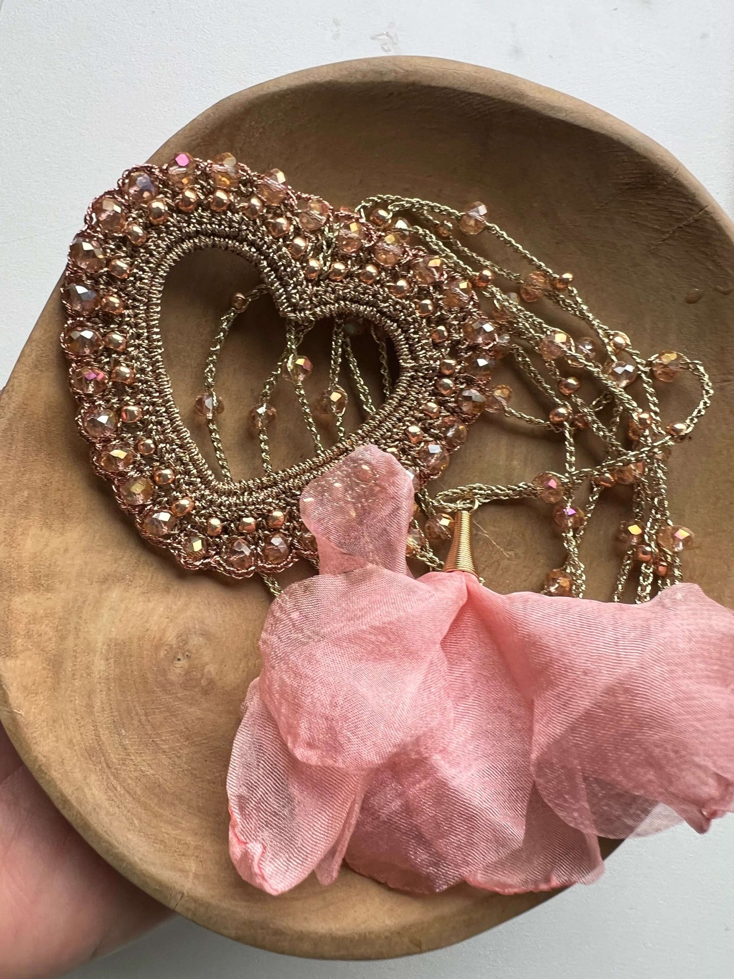 Più di una collana: un simbolo di affetto, emozioni e nuovi inizi da indossare nei giorni importanti.