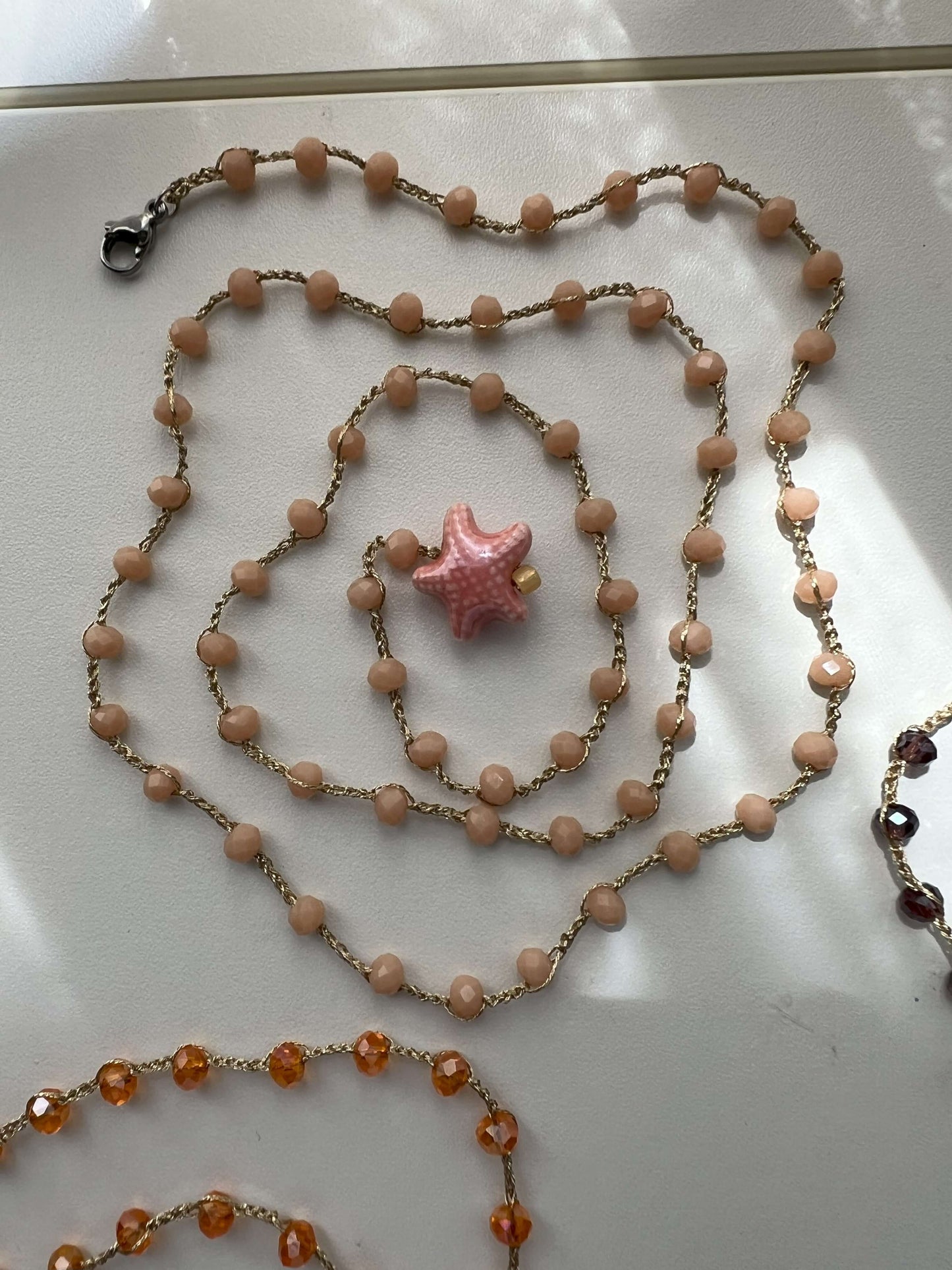 Collana boho crema con stella in ceramica e cristalli. Look naturale e romantico, anche come bracciale