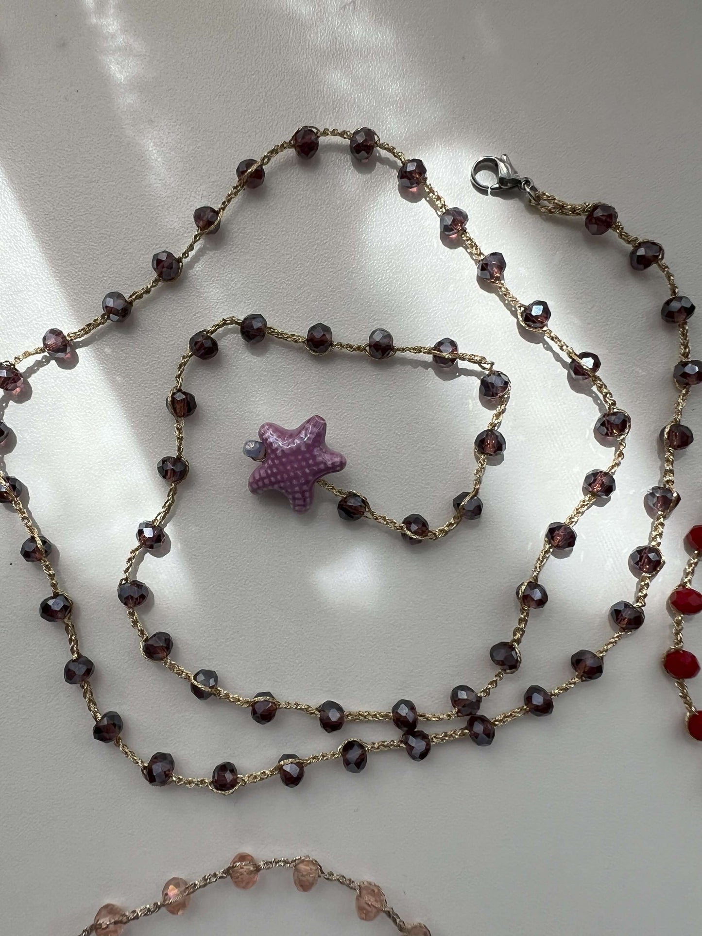 Gioiello boho viola, stella ceramica e cristalli. Collana o bracciale wrap per un look intenso e chic