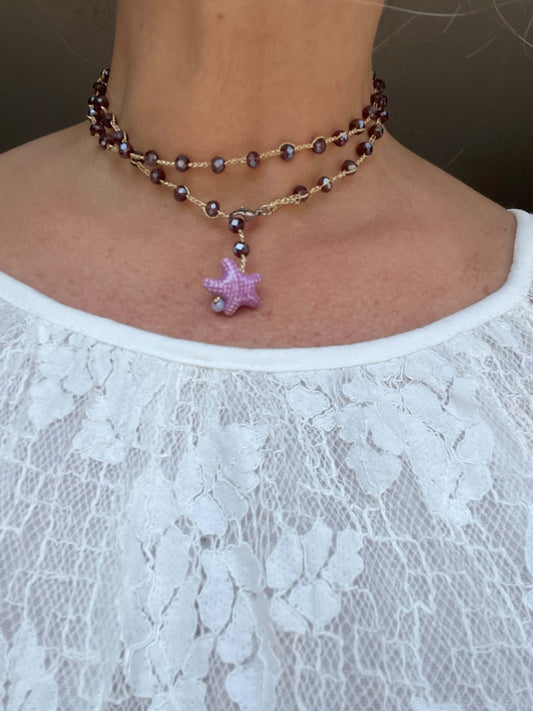 Gioiello boho viola, stella ceramica e cristalli indossata a due giri