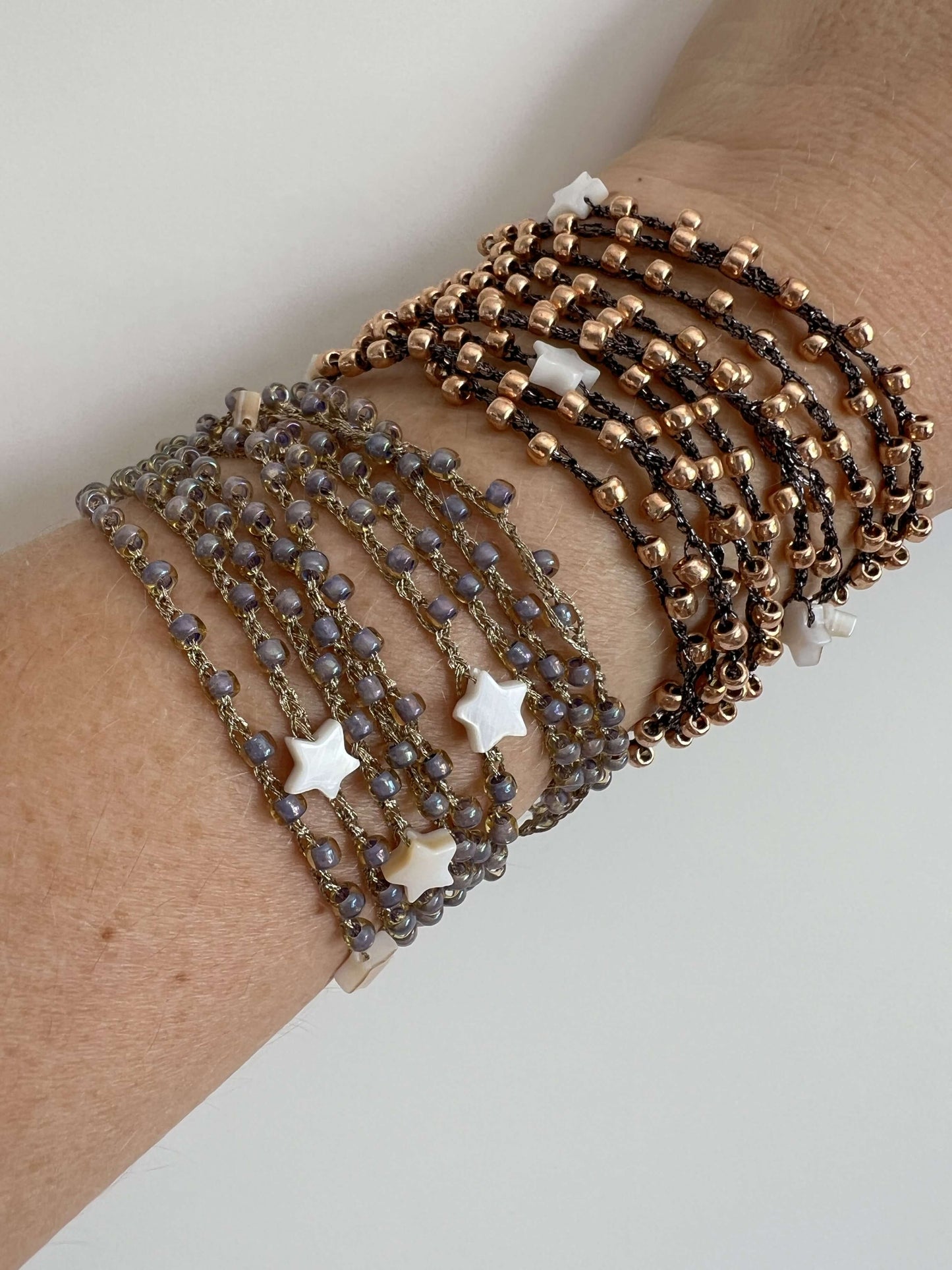 Collane estive bracciali donna elegante con perline giapponesi e madreperla, look boho chic versatile