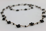 Collana artigianale lunga, handmade con filo oro, cristalli e perline nere. Senza metallo, anallergica e trasformabile in braccialetto. 