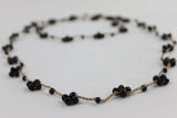 Collana artigianale lunga, handmade con filo oro, cristalli e perline nere. Senza metallo, anallergica e trasformabile in braccialetto. 