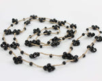 Collana artigianale lunga, fatta a mano con filo oro, cristalli e perline nere. Senza metallo, anallergica must have di eleganza e stile