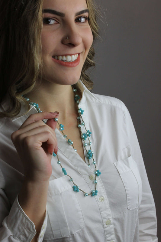 Collana mare in azzurro con cristalli e perline: un accessorio elegante per portare la freschezza del mare sempre con te