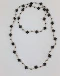 Collana artigianale lunga, fatta a mano con filo oro, cristalli e perline nere. Senza metallo, anallergica e trasformabile in bracciale