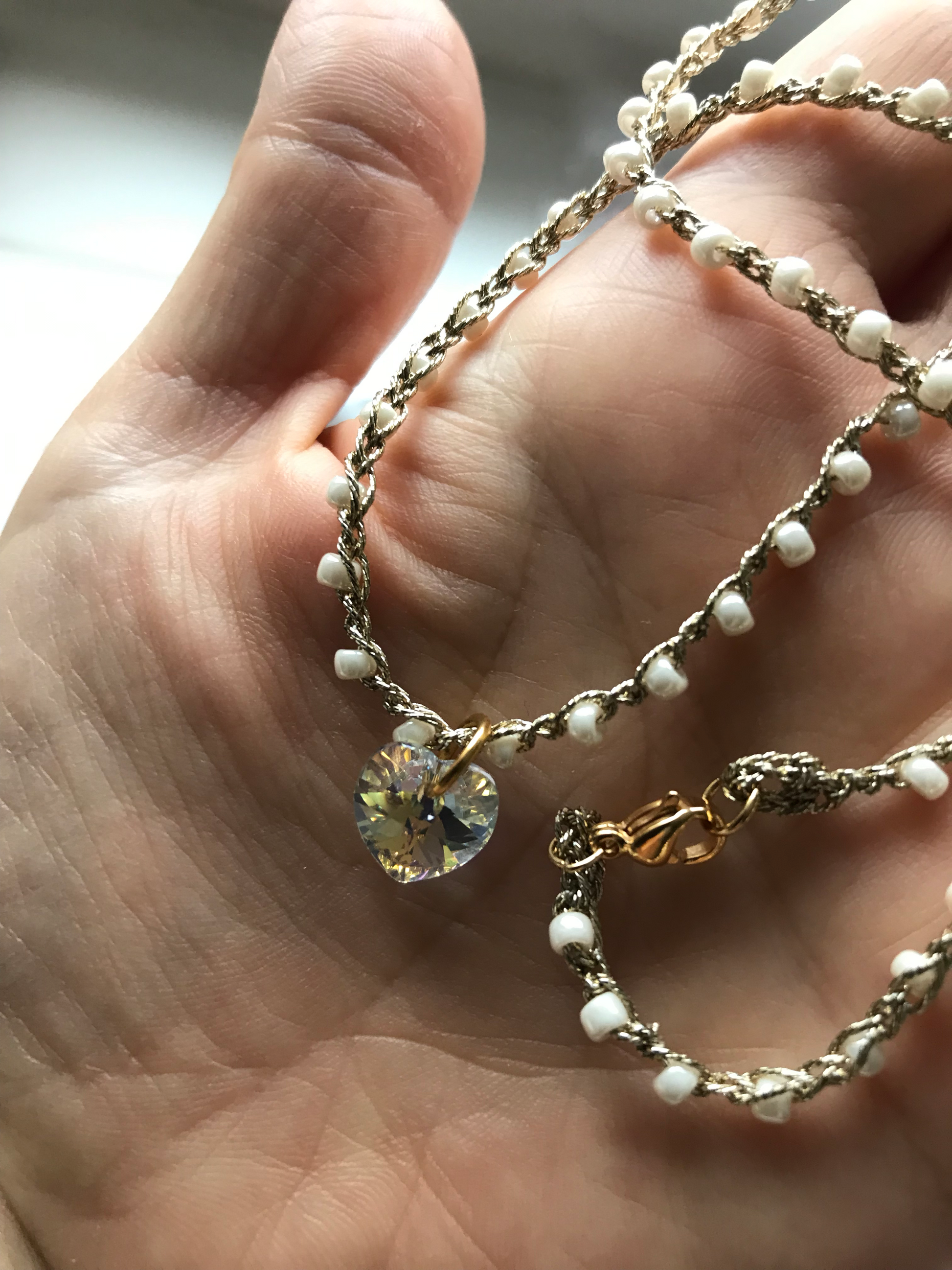 collana girocollo con cuore swarovski e perline giapponesi color crema 